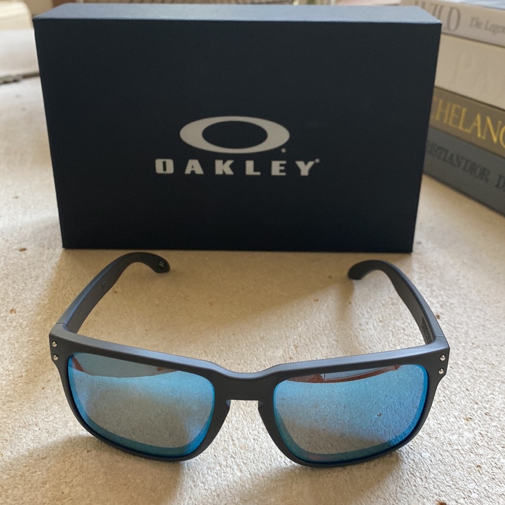 Oakley brand new sunglasses